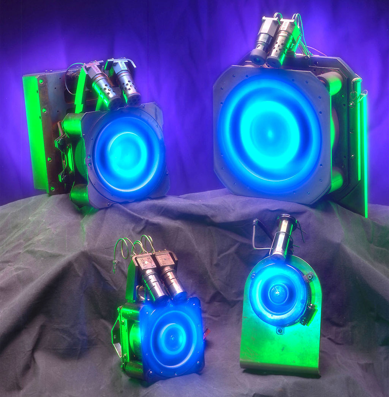 Impulsores estáticos de plasma de fabricación rusa tipo Hall, otra variedad diseñada para funcionar en el espacio. Foto: Wikipedia